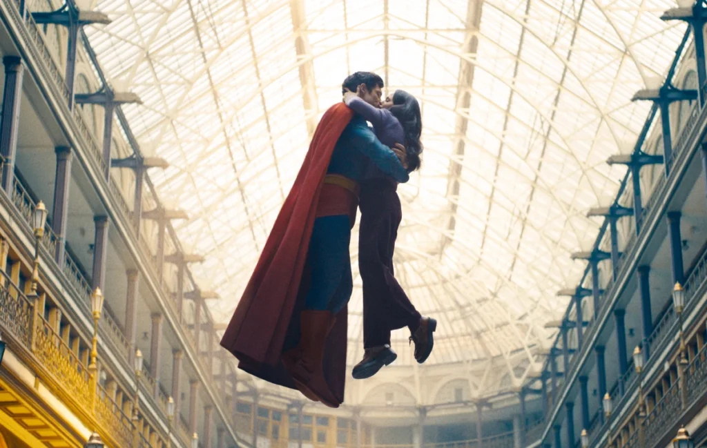 DAVID CORENSWET as Superman and RACHEL BROSNAHAN as Lois Lane in DC Studios’ and Warner Bros. Pictures’ “SUPERMAN,” a Warner Bros. Pictures release.